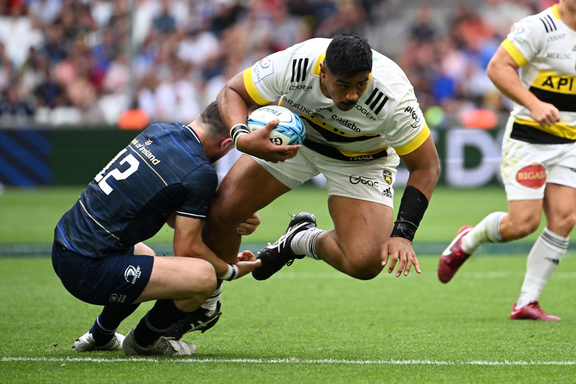 La Rochelle's Australian lock Will Skelton is tackled by Leinster's Irish center