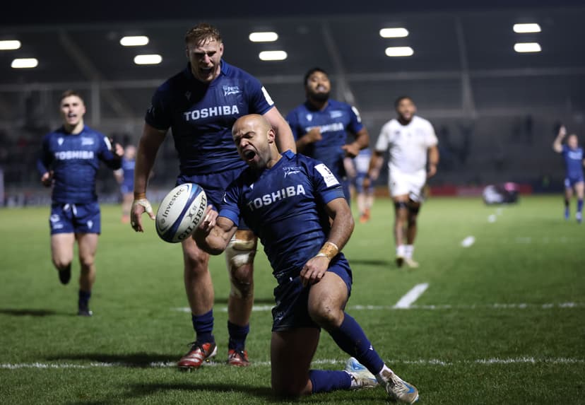 Tom O'Flaherty of Sale Sharks celebrates scoring his team's fourth